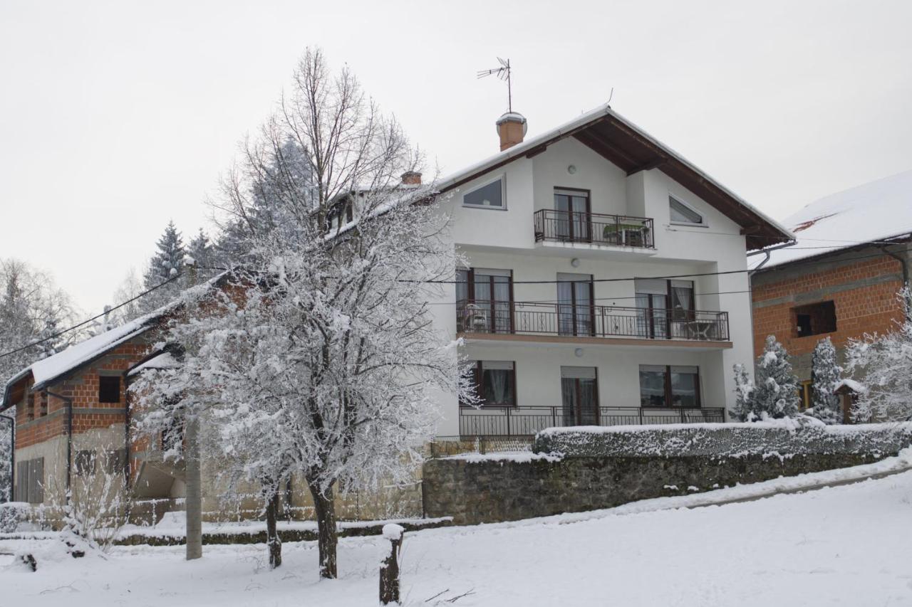 Gacka Idila Apartamento Otočac Exterior foto